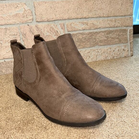 Unisa Suede Women's Ankle Boots 6.5 Brown Great Condition - Picture 2 of 7